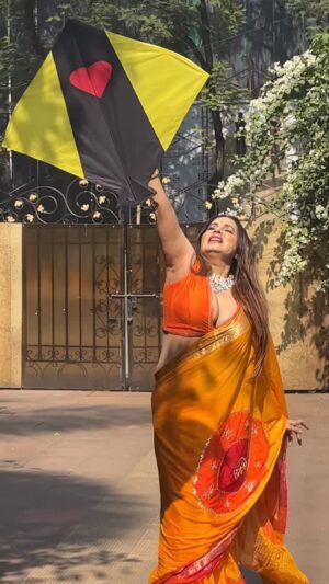 Poonam Jhawer Instagram - Hey 👋 Ready 🤪 chalo patang udayenge 🤪🪁
#makarsankranti #sankranti #makarsankrant #festival #patang #festivalofkites #poonamjhawer
