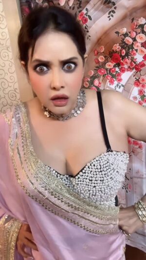 Poonam Jhawer Instagram - Break is best idea 🤪❤️
#comedy #comedyvideos😂 #comedyreels😜😜 #funnyreelsvideo #funnyreels #poonamjhawer #trending