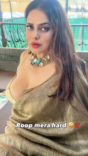 Poonam Jhawer Instagram - Roop mera hard 🤪💯
#viralreels #trending #sareelovers #rapper #poonamjhawer #saree #sareeofinstagram