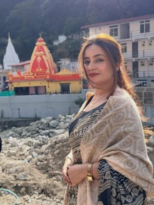 Poonam Raheja Instagram - Calm mind. Pure soul. Positive vibes 🌿

#PositiveVibes
#SpiritualThoughts
#DivineEnergy
#InnerPeace
#FaithOverFear
GratitudeDaily
PeacefulMind
GoodEnergyOnly
SoulVibes
TrustTheUniverse