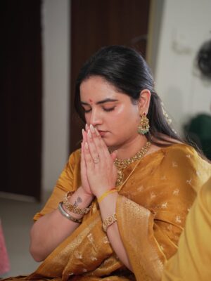 Prableen Kaur Bhomrah Instagram - Satyanarayan Katha for our new home🧿🧡
PKB’s outfit @kalkifashion
Rahul’s outfit @houseofkari.in