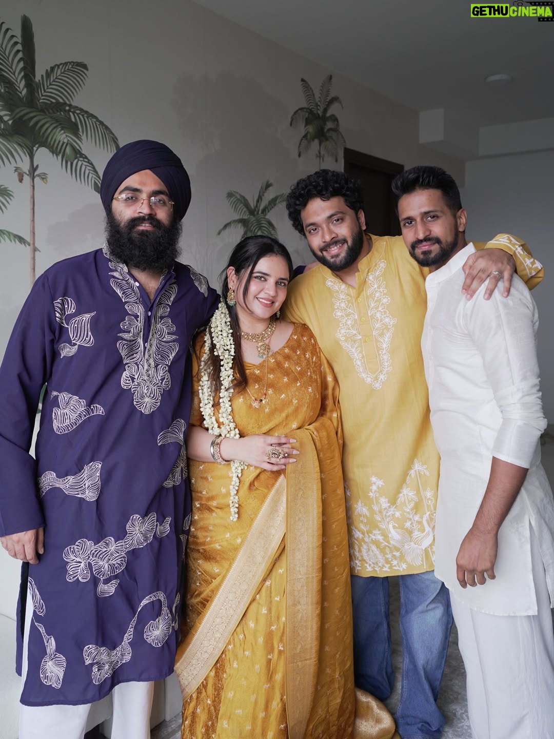 Prableen Kaur Bhomrah - 37.4K Likes - Satyanarayan Katha for our new home🧿🧡

PKB’s outfit @kalkifashion 
Rahul’s outfit @houseofkari.in