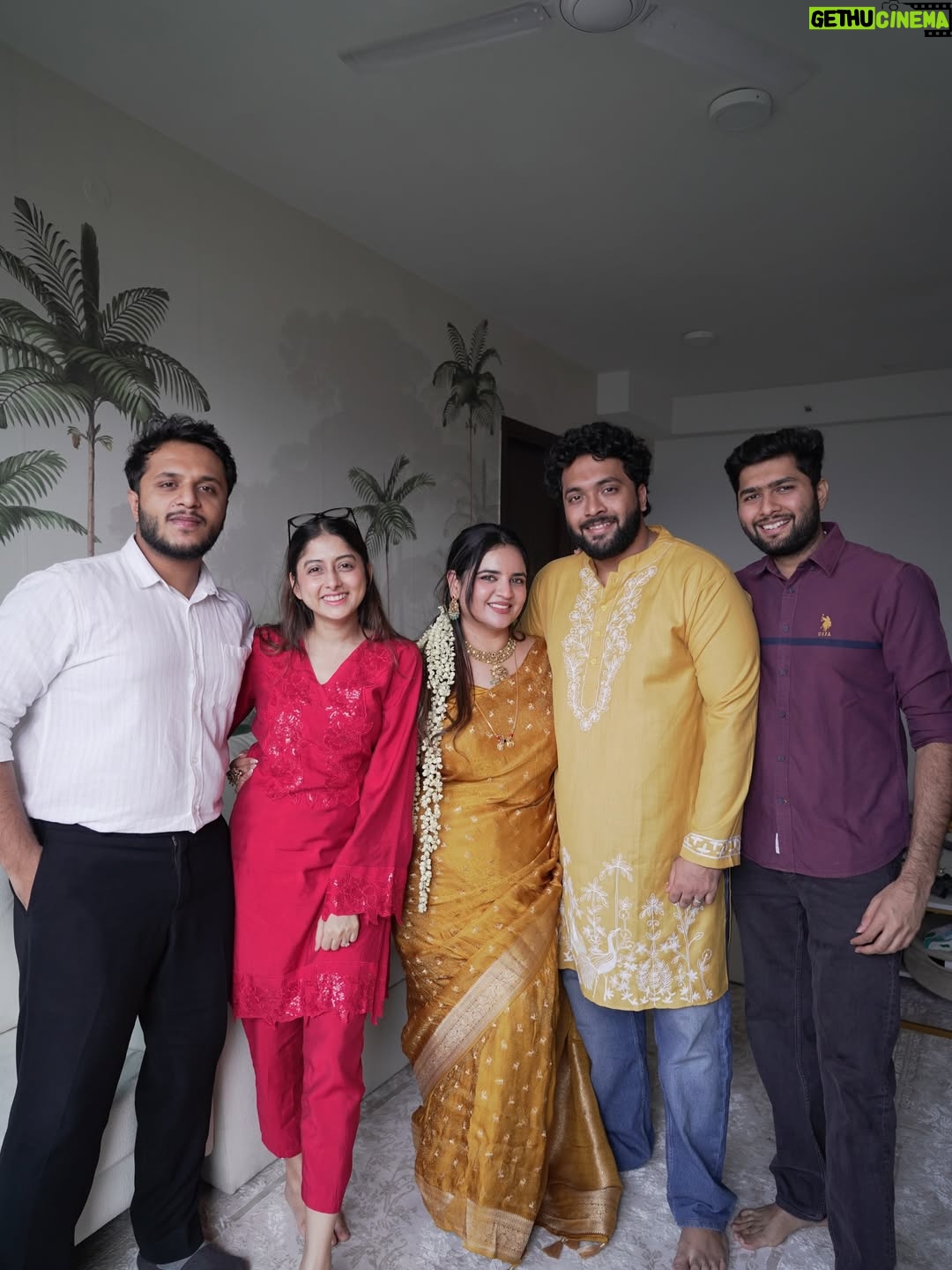 Prableen Kaur Bhomrah - 37.4K Likes - Satyanarayan Katha for our new home🧿🧡

PKB’s outfit @kalkifashion 
Rahul’s outfit @houseofkari.in