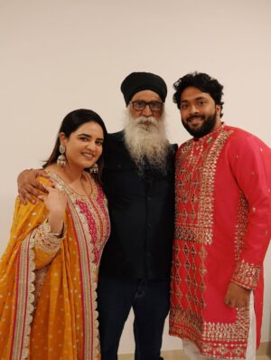 Prableen Kaur Bhomrah Instagram - Our house warming done the perfect way!
Sukhmani Sahib path with family & friends ♥️🙏🏻
My outfit @bmbywear
Rahul’s outfit @maharana.india
Jewellery @ishkaara_
#housewarming