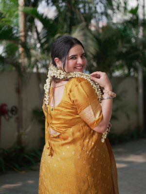 Prableen Kaur Bhomrah Instagram - Satyanarayan Katha for our new home🧿🧡
PKB’s outfit @kalkifashion
Rahul’s outfit @houseofkari.in