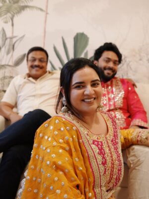 Prableen Kaur Bhomrah Instagram - Our house warming done the perfect way!
Sukhmani Sahib path with family & friends ♥️🙏🏻
My outfit @bmbywear
Rahul’s outfit @maharana.india
Jewellery @ishkaara_
#housewarming