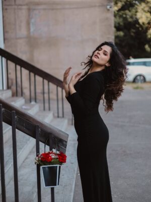 Pragati Tiwari Instagram - Roses with Rose!!
📸: @himanshukhurana1