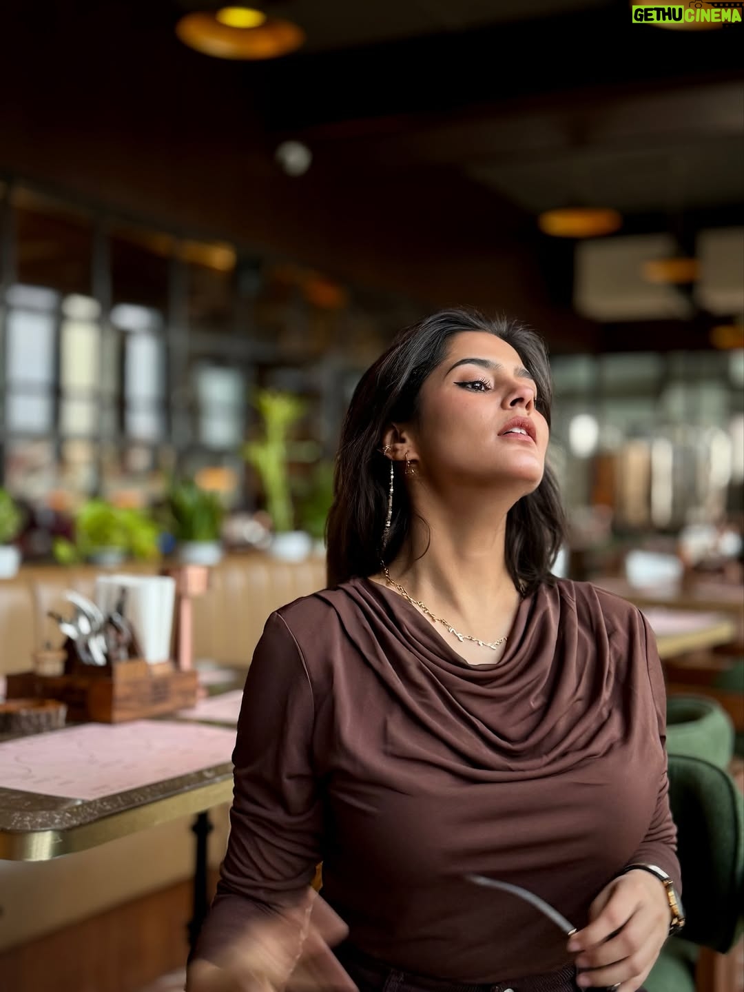Pragati Tiwari - 177.3K Likes - Brown Gurlll…!!! 🤎