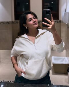 Actress Pragati Tiwari HD Photos and Wallpapers January 2025