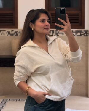 Pragati Tiwari Instagram - Sunday, Self Love, Selfies