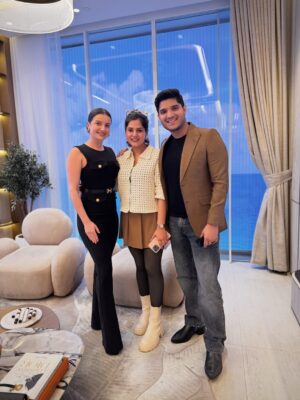 Pragati Tiwari Instagram - Thank you for having us at the @danubeproperties today @rizwan.sajan Such an inspiring day!!
@themridul_ #themridul #mridul #danube #dubai