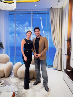 Pragati Tiwari Instagram - Thank you for having us at the @danubeproperties today @rizwan.sajan Such an inspiring day!!
@themridul_ #themridul #mridul #danube #dubai