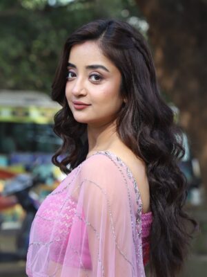 Pranjali Singh Instagram - Few stills from the sets of Jagriti ! Jo finally mujhtak pahuch paye 😉 
Captured by our very own @hemang1544 

[jagritieknayisubah, sapna, zeetv , actor, stills, set, outdoor, mood, filmcity]
#jagriti #sapna #zeetv #stills #bts #portrait #set #outdoors