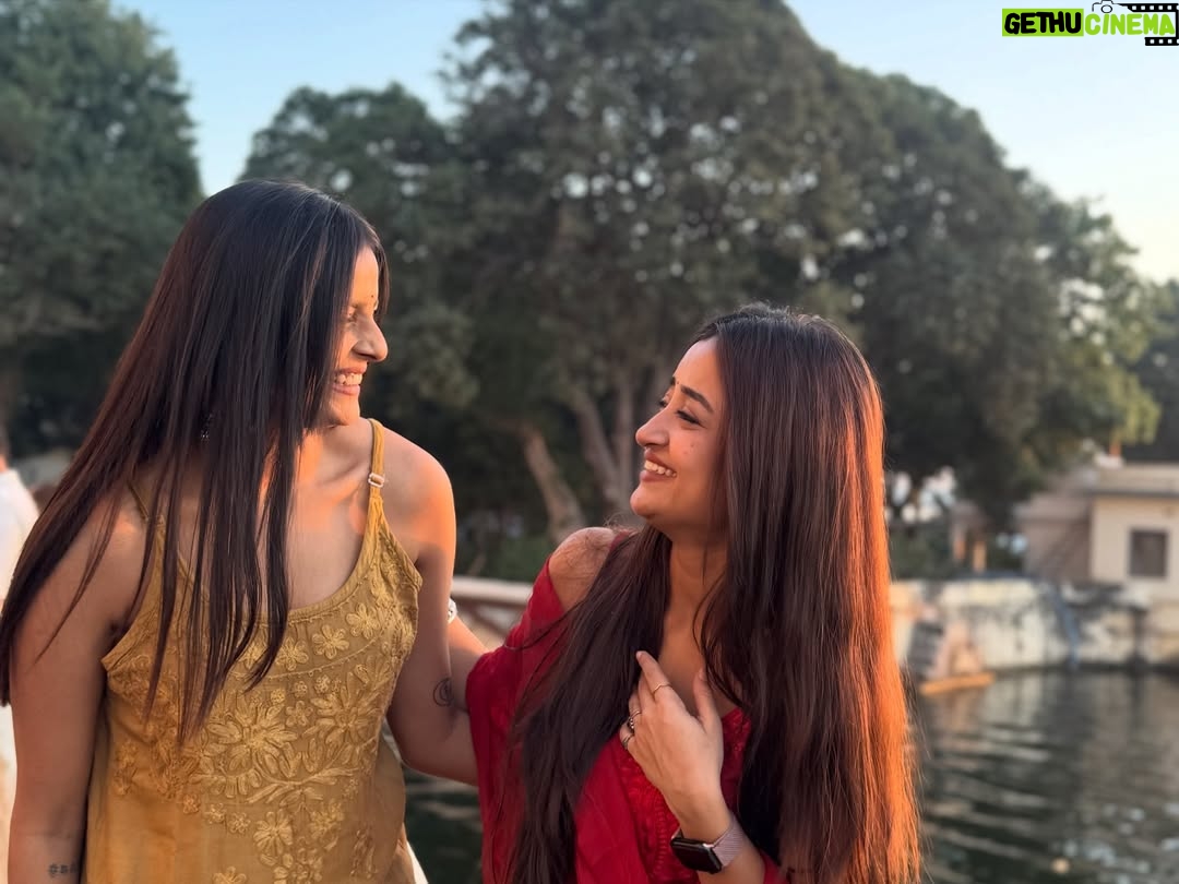 Pranjali Singh - 1.8K Likes - Random Photo dump from udaipur because I am still not over it 
The 12th picture is the mood guys 🐨
Also we are drinking appyfiz mumma