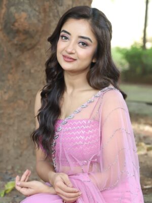 Pranjali Singh Instagram - Few stills from the sets of Jagriti ! Jo finally mujhtak pahuch paye 😉 
Captured by our very own @hemang1544 

[jagritieknayisubah, sapna, zeetv , actor, stills, set, outdoor, mood, filmcity]
#jagriti #sapna #zeetv #stills #bts #portrait #set #outdoors