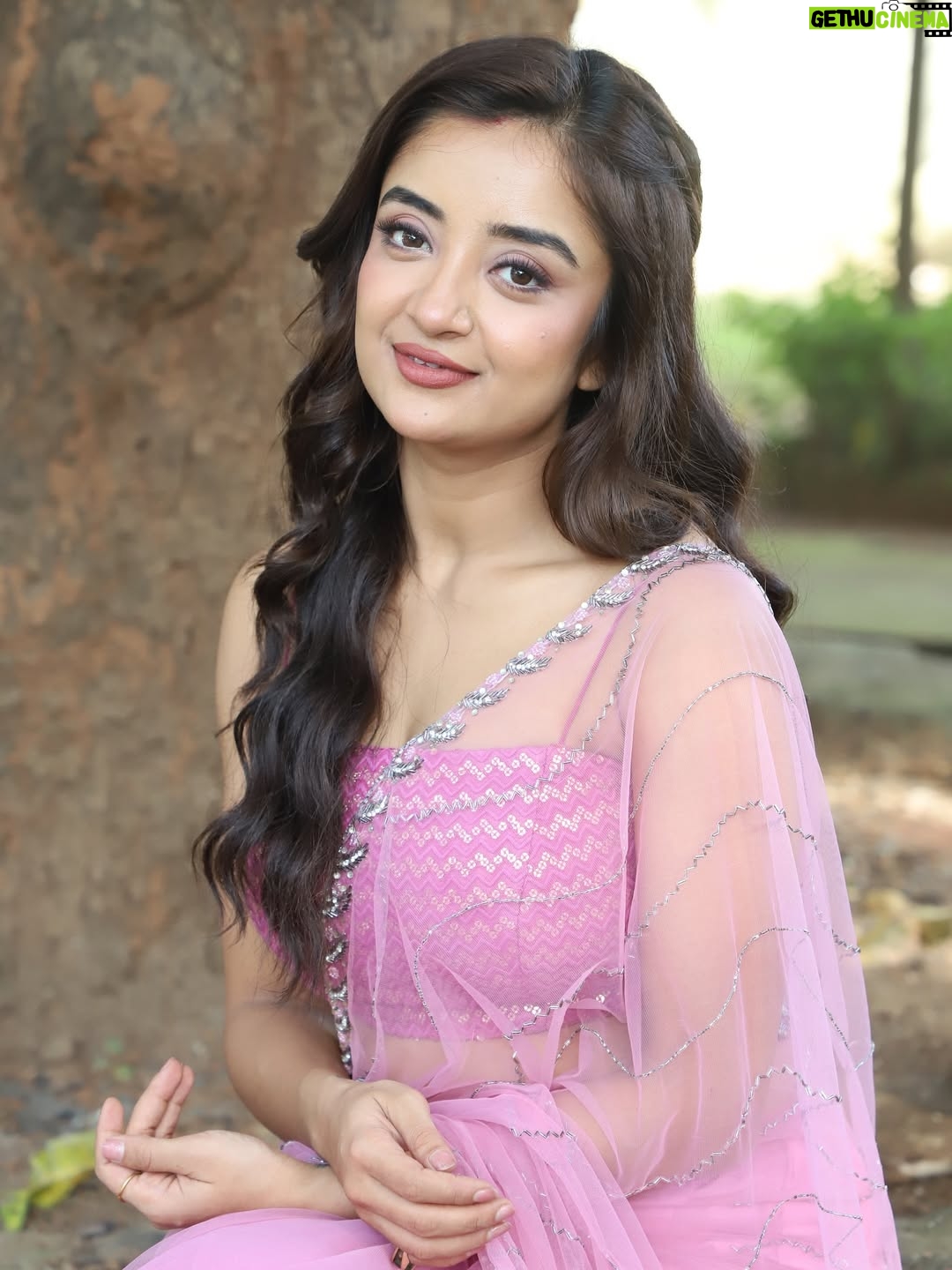 Pranjali Singh - 29.7K Likes - Few stills from the sets of Jagriti ! Jo finally mujhtak pahuch paye 😉 
Captured by our very own @hemang1544 

[jagritieknayisubah, sapna, zeetv , actor, stills, set, outdoor, mood, filmcity]
#jagriti #sapna #zeetv #stills #bts #portrait #set #outdoors