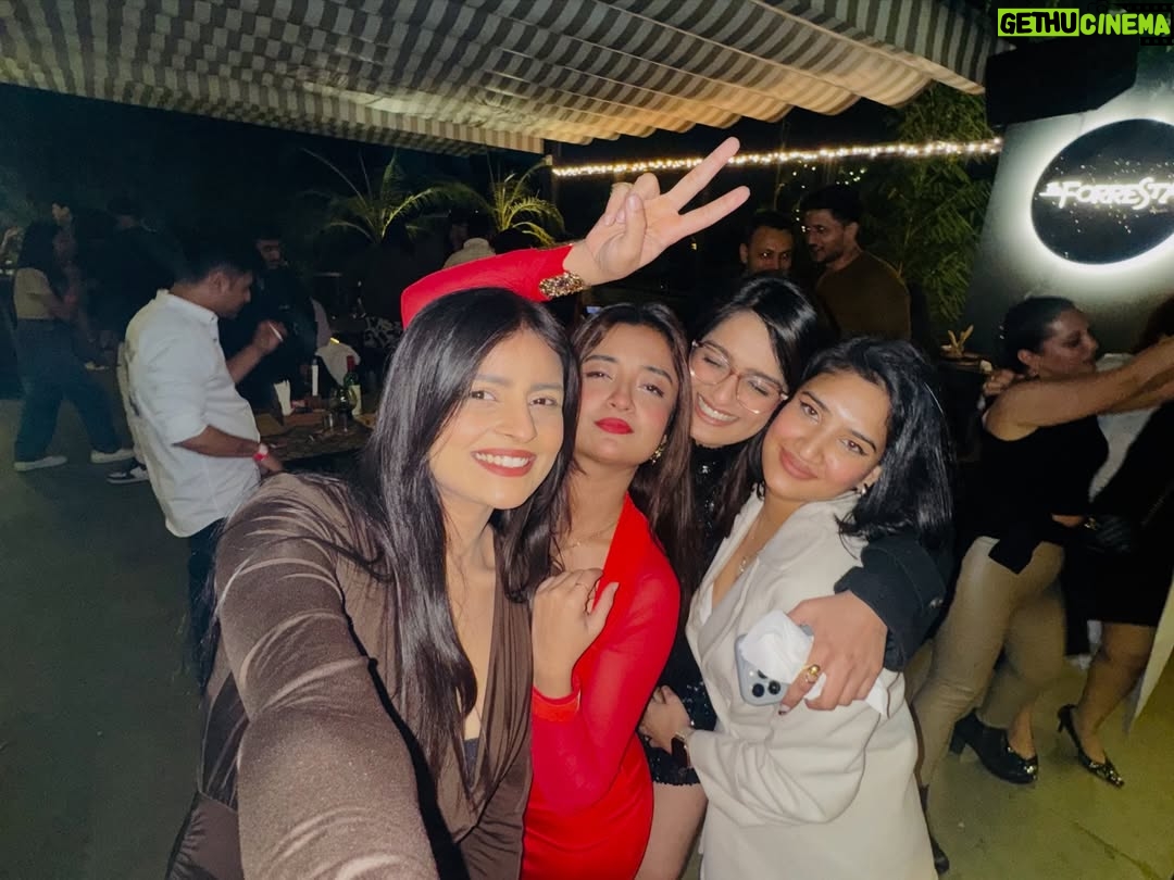 Pranjali Singh - 1.8K Likes - Random Photo dump from udaipur because I am still not over it 
The 12th picture is the mood guys 🐨
Also we are drinking appyfiz mumma