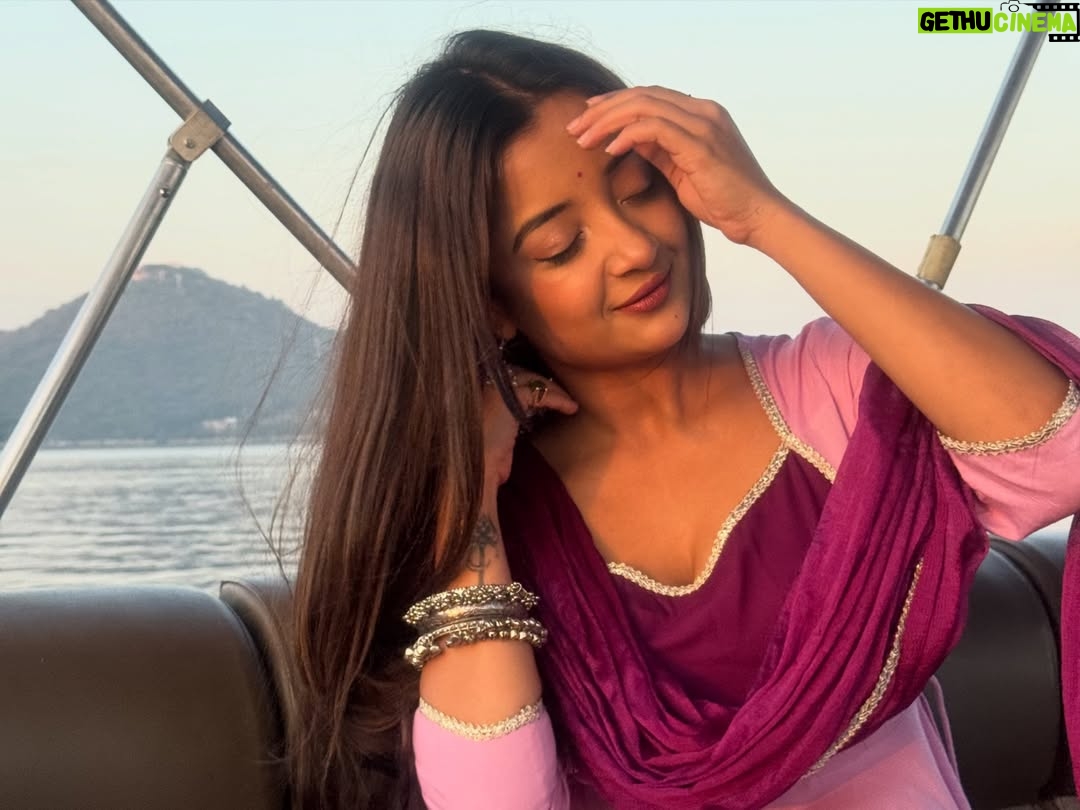 Pranjali Singh - 1.8K Likes - Random Photo dump from udaipur because I am still not over it 
The 12th picture is the mood guys 🐨
Also we are drinking appyfiz mumma