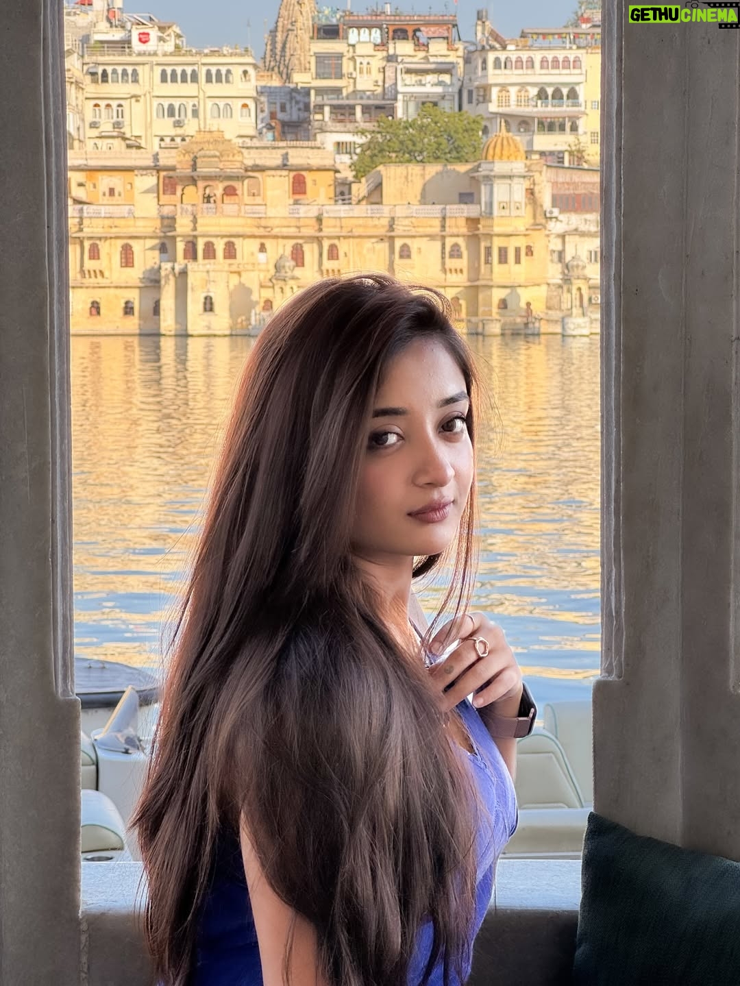 Pranjali Singh - 5.4K Likes - 🧿✨

[mood, udaipur, throwback, instapost, portraits]
#outdoor #udaipur #portraits #daylight #bluedress