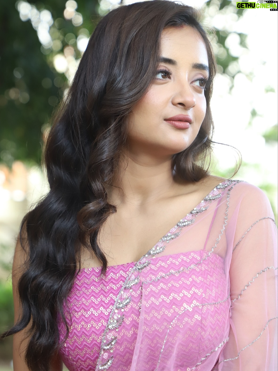 Pranjali Singh - 29.7K Likes - Few stills from the sets of Jagriti ! Jo finally mujhtak pahuch paye 😉 
Captured by our very own @hemang1544 

[jagritieknayisubah, sapna, zeetv , actor, stills, set, outdoor, mood, filmcity]
#jagriti #sapna #zeetv #stills #bts #portrait #set #outdoors