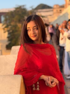 Pranjali Singh Instagram - Naina was right guys ❤️

[sunset, redsuit, instapost, sunkissed, portraits, Udaipur , mood, tamasha, yjhd, peace]
#sunset #sunkissed #mood #udaipur #citypalace