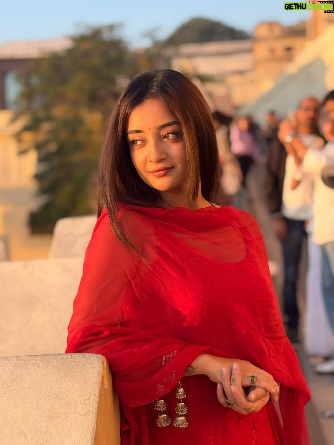 Pranjali Singh - 6.8K Likes - Naina was right guys ❤️

[sunset, redsuit, instapost, sunkissed, portraits, Udaipur , mood, tamasha, yjhd, peace]
#sunset #sunkissed #mood #udaipur #citypalace