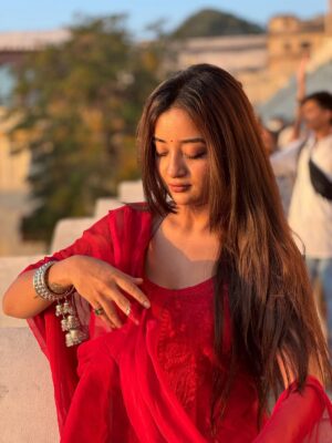 Pranjali Singh Instagram - Naina was right guys ❤️

[sunset, redsuit, instapost, sunkissed, portraits, Udaipur , mood, tamasha, yjhd, peace]
#sunset #sunkissed #mood #udaipur #citypalace