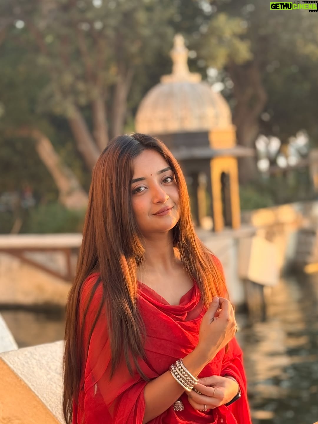Pranjali Singh - 6.8K Likes - Naina was right guys ❤️

[sunset, redsuit, instapost, sunkissed, portraits, Udaipur , mood, tamasha, yjhd, peace]
#sunset #sunkissed #mood #udaipur #citypalace
