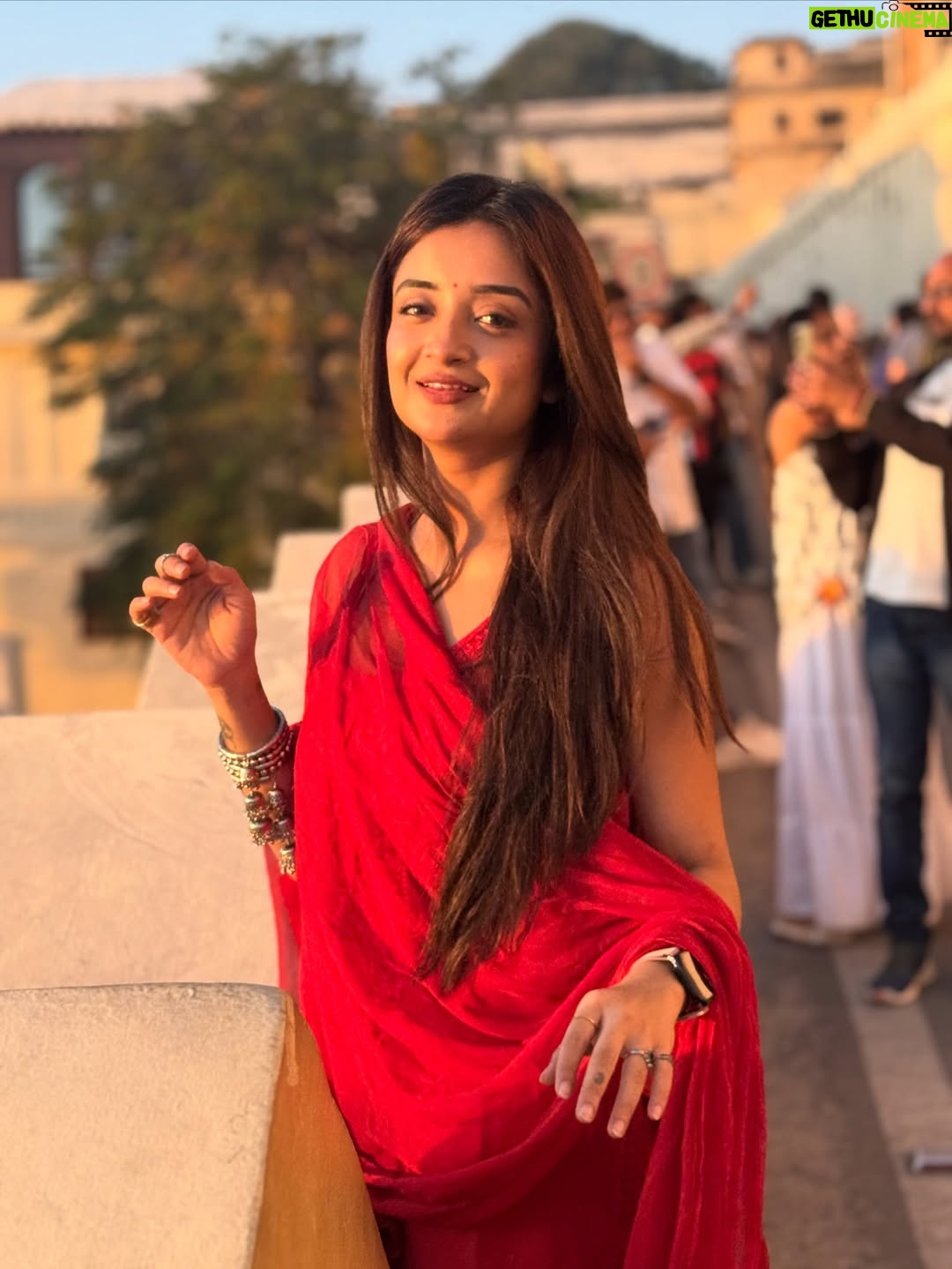 Pranjali Singh - 6.8K Likes - Naina was right guys ❤️

[sunset, redsuit, instapost, sunkissed, portraits, Udaipur , mood, tamasha, yjhd, peace]
#sunset #sunkissed #mood #udaipur #citypalace