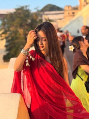 Pranjali Singh Instagram - Naina was right guys ❤️

[sunset, redsuit, instapost, sunkissed, portraits, Udaipur , mood, tamasha, yjhd, peace]
#sunset #sunkissed #mood #udaipur #citypalace