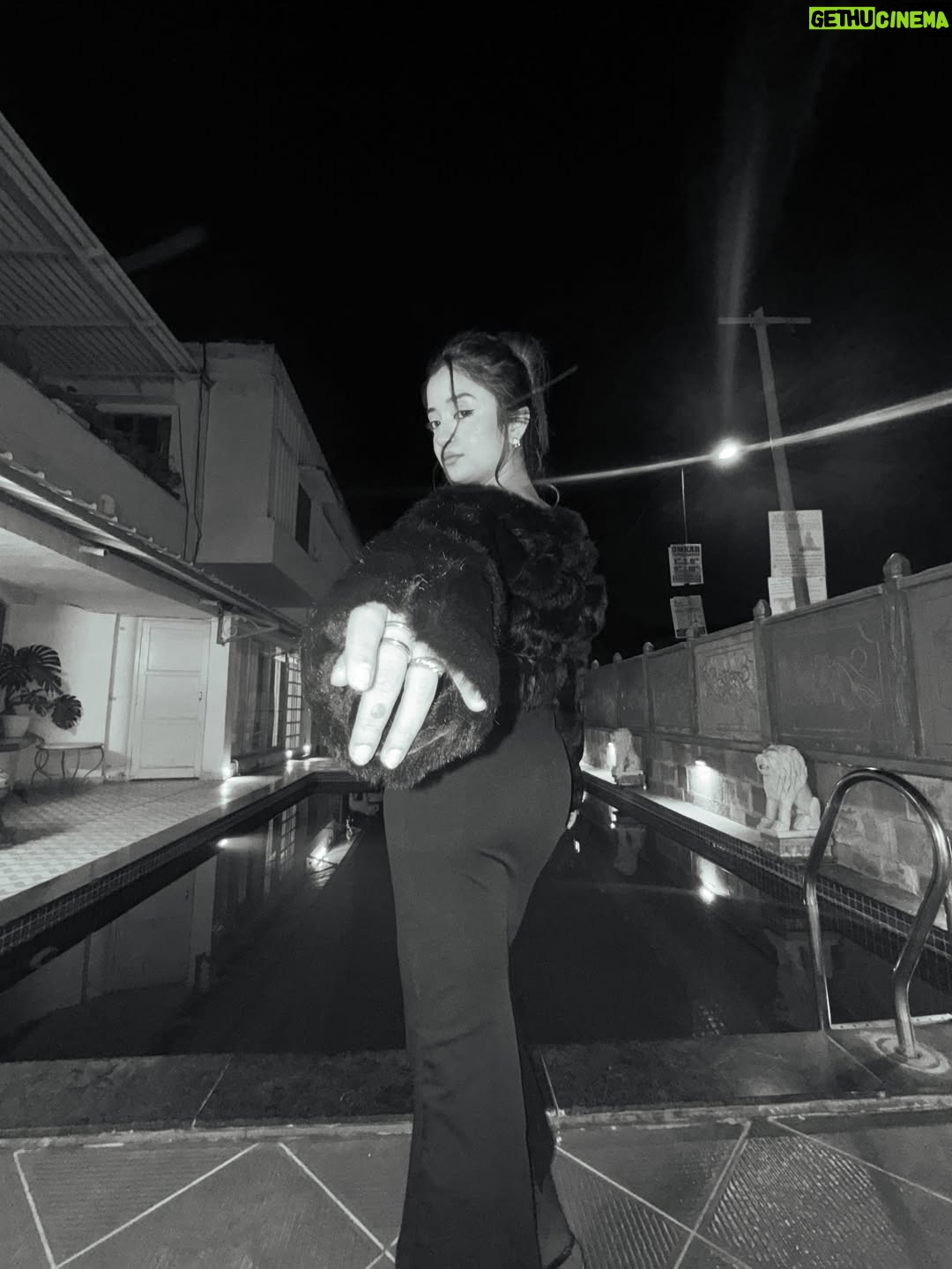 Pranjali Singh - 5K Likes - There’s something about black ! You feel hidden away in it 🖤

[blackoutfit, mood, night, poolside, portraits, blackandwhites, instapost]
#instapost #blackoutfits #furr #night #b&w