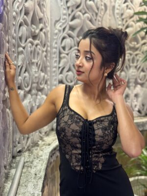 Pranjali Singh Instagram - There’s something about black ! You feel hidden away in it 🖤

[blackoutfit, mood, night, poolside, portraits, blackandwhites, instapost]
#instapost #blackoutfits #furr #night #b&w