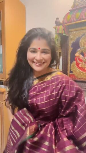 Preethi Sanjiv Instagram - GO WITH SEASON!
HAPPY NEW YEAR TO ALL
JEWELS @harshianbu_jewels
Year end sales 20%
Harshianbujewellery
Shop no. 3, smt hanumakka Patel ramaiah malige kothanur, kothanur post, hennur bagalur main road Bangalore 560077
Ph: 9840110372
My saree @anyaonline.in
Traditional
#saree#jewelry
#margazhiseason #kempjewellery