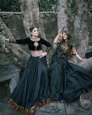 Preeti Chawla Instagram - Crafted in tradition. Defined by strength✨

In frame:- @preeti_pahuja_chawla @facestoriesbyleenabhushan 

Outfit:- @reynutaandon 

#designercouture #heritageluxury #statementsilhouettes #indiandesigner