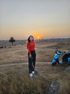 Preeti Kumari Instagram - Golden hour magic☀️#photographer #photoshoot #photooftheday #sunset #tutubarbie💃💃