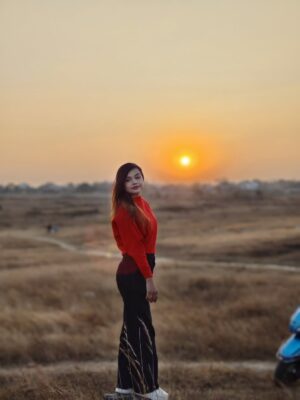 Preeti Kumari Instagram - Golden hour magic☀️#photographer #photoshoot #photooftheday #sunset #tutubarbie💃💃