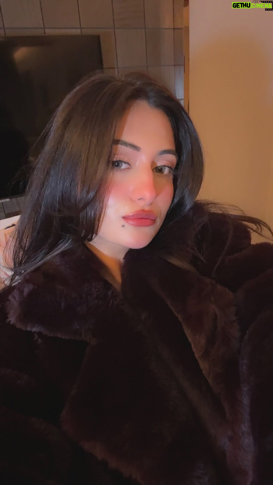 Preksha Makhija - 15.5K Likes - meeting him vs meeting his parents🫣
.
shakira or patola?
.
.
.
.
.
[trending reels, punjabi songs, punjabi look, patola, shakira vs patola, shakira trend] 
#fyp #ａｅｓｔｈｅｔｉｃ #patola #shakira
