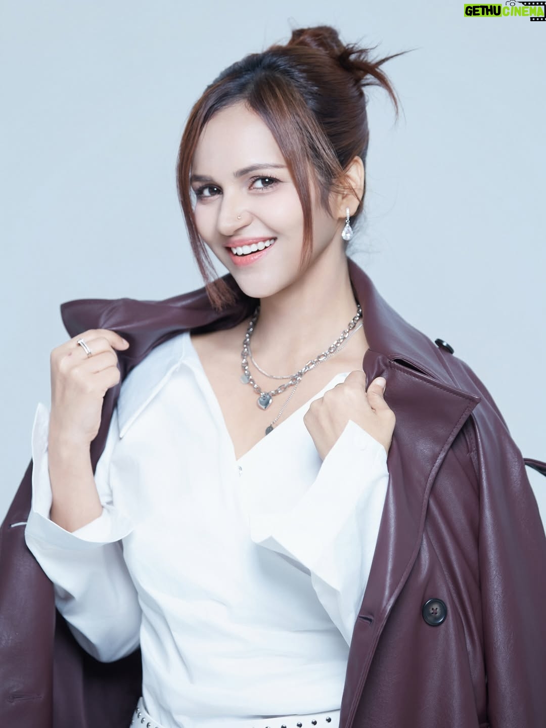 Prerna Malhan - 615.9K Likes - Korean chic reporting from #Seoul
Had the most amazing makeover and styling session with @poshpush_official !! Experience the real behind-the-scenes transformation that K-POP idols and Korean celebrities go through:

Personalized Styling → Professional Hair & Makeup → Premium Studio Photoshoot

Love to the team & their efforts 💕❤️🇰🇷✌🏼

Manager: Charlie
Art Director: Daniel (Former YG Entertainment Art Director)
CEO: Garam

Which one is your fav?