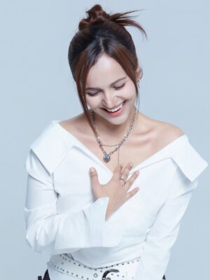 Prerna Malhan Instagram - Korean chic reporting from #Seoul
Had the most amazing makeover and styling session with @poshpush_official !! Experience the real behind-the-scenes transformation that K-POP idols and Korean celebrities go through:
Personalized Styling → Professional Hair & Makeup → Premium Studio Photoshoot
Love to the team & their efforts 💕❤️🇰🇷✌🏼
Manager: Charlie
Art Director: Daniel (Former YG Entertainment Art Director)
CEO: Garam
Which one is your fav?