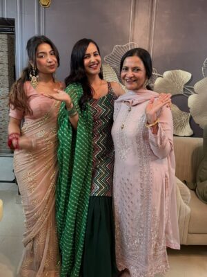 Prerna Malhan Instagram - Mandatory Bhai Dooj Post ✌🏼❤️🥹