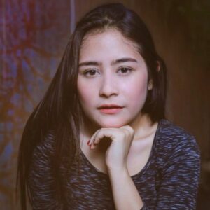 Prilly Latuconsina Instagram - 2016 ternyata udah 10 tahun yang lalu yaa? #throwback2016