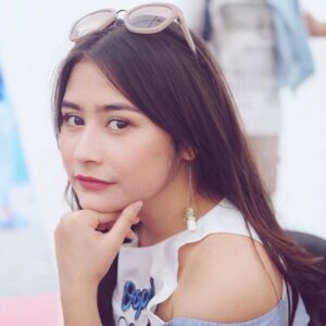 Prilly Latuconsina Instagram - 2016 ternyata udah 10 tahun yang lalu yaa? #throwback2016