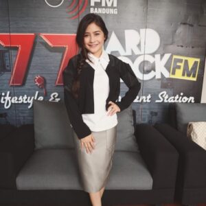 Prilly Latuconsina Instagram - 2016 ternyata udah 10 tahun yang lalu yaa? #throwback2016