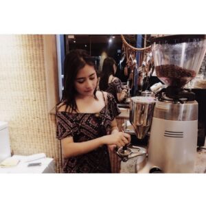 Prilly Latuconsina Instagram - 2016 ternyata udah 10 tahun yang lalu yaa? #throwback2016