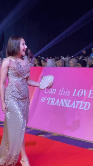 Prilly Latuconsina Instagram - Drama sleting dress copot sebelum jalan di red carpet #CanThisLoveBeTranslated kemarin, kuncinya cuma: garpu dan jangan panik 👍

@netflixid @netflix #CTLBTJakarta