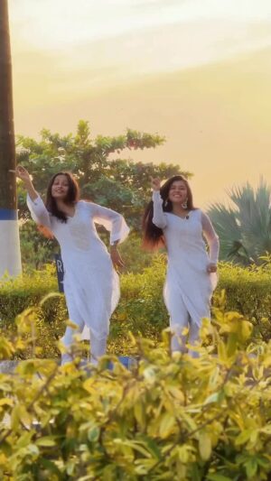 Princess Rose Instagram - Agar tum kaho ❤️🦋🤌

#dosti #forever #love #dance #nature