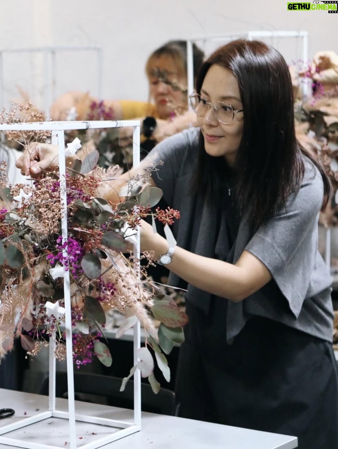 Priscelia Chan - 875 Likes - So happy and thankful for the moments with my bff @applehong and the ladies I had met from attending @noblemanschool WSQ -  Be A Professional Event Florist (Level 4) 4 days course. Skills future credits utilised 😆 and New skills acquired again 😍🌻 yup it was last than a month from my previous course with them 😍Thank you once again our amazing and professional trainer Anson and all from Nobleman School of Floral Design ❤️

Photos credit @noblemanschool