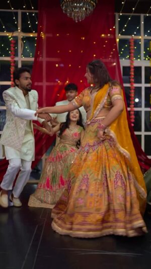 Priya Agarwal Instagram - Kis kis ke sath hota hai aisa🤭😜😍
.
@shubhi_ag18 @my_name_is_govind_ @snehuuuu_0301 @official_rishabh_garg @khushi_garg45
.
.
#wedding #weddingphotography #weddingwear #tumerigalmanja😉❤️ #reels #reelsinstagram #weddingdresses #reelsviral #reelsviral #indian #indianwedding #90s #90sstyle #90smusic #oldsongs #oldmovies #traditional #ethnicwear #jijasali #weddingdecor #trending #weddingflowers #decoration #stage