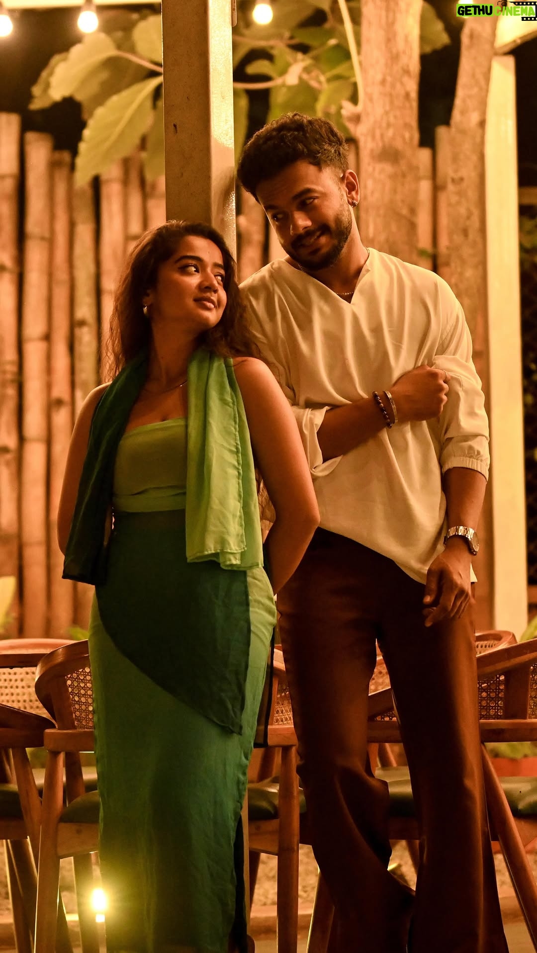Priya J Achar - 90.6K Likes - ಎದುರಲ್ಲಿ ನೀನು, ಬರಬೇಡ ಜಾನು...
ಆರಾಮೆ ಇರೋದಿಲ್ಲ 🫠
.
.
#prisid 🧿❣️ #priyajachar #sidmoolimani 
#edurallineenu 
.
.
Director & edited by : @sidmoolimani 🫡🥰
📸 by : @__believer 🥰
.

📍 @whiteteakroasters ( peaceful ambiance loved it 😃) please do visit whenever you go #mysore 
.
.
Happy dipawali 🪔