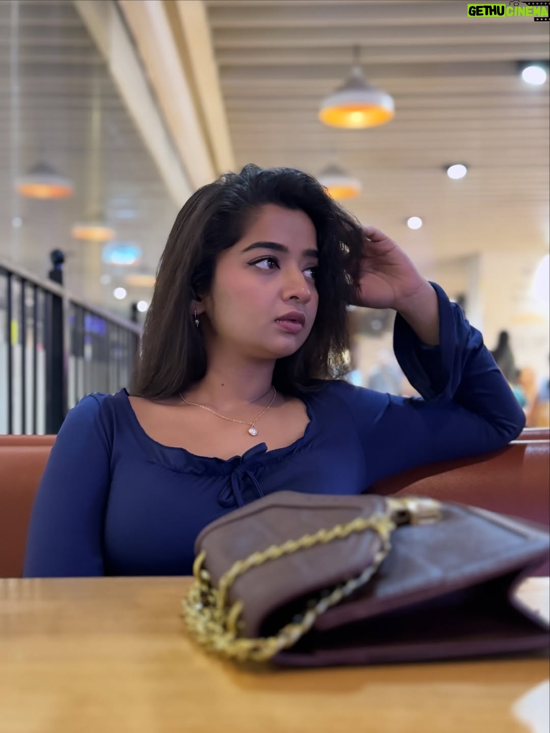Priya J Achar - 44.1K Likes - ಮಾತೇ ಇಲ್ಲದಾ ಪ್ರೇಮವೇ ನನ್ನ ಪಾಠಶಾಲೆ 👀🫣
.
.
.
.
.
#priyajachar 

Yes, one of my fav song 🎶 🥰
